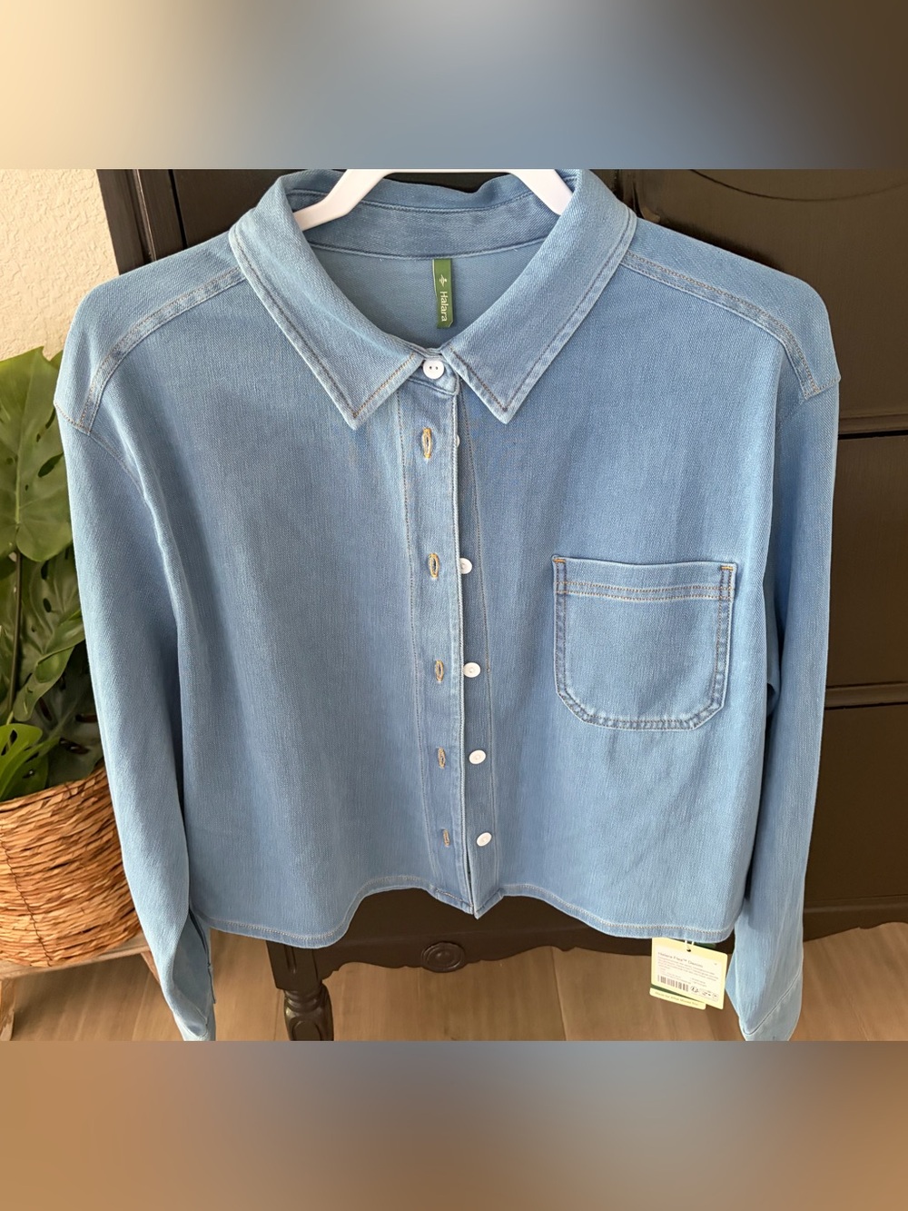 NWT Halara Flex Denim Light Blue Button Front Crop Shirt Jacket Medium